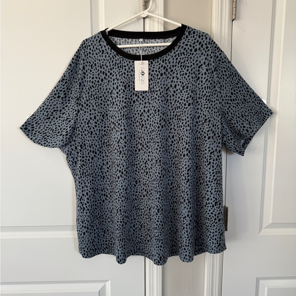 Women's Black and Gray Patterned Top